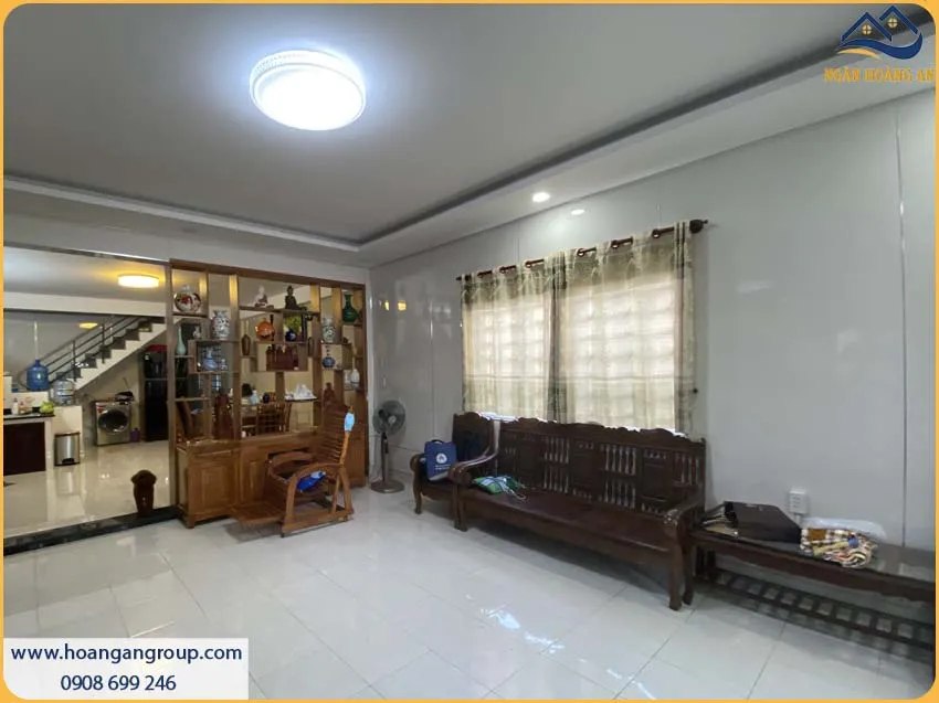 Tường Phòng Khách Được Ốp Tường Tỉ Mỉ Bởi Tấm Nhựa PVC Trắng Trơn